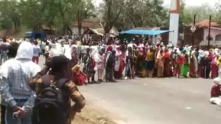 नारायणगंज: युवक की संदिग्ध परिस्थितियों में हुई मौत का मामला, कालपी में ग्रामीणों ने निष्पक्ष जांच की मांग हेतु हाईवे पर लगाया जाम