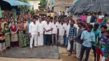 నగరి: గుండ్రాజు కుప్పంలోని దళితవాడలో అక్రమ గ్రావెల్ క్వారీని నిలిపివేయాలని సీపీఐ నగరి కార్యదర్శి కోదండయ్య డిమాండ్‌