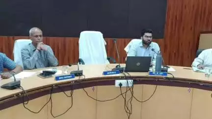 मंडला: जिला योजना भवन में समय सीमा एवं विभागीय समन्वय समिति की बैठक आयोजित, सीईओ ने दिए निर्देश