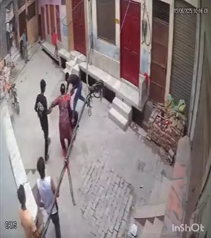 कासगंज: कासगंज के पठान चौक में व्यापारी के साथ 5 लोगों ने की मारपीट, पीड़ित व्यापारी ने थाने में पुलिस को दी तहरीर
