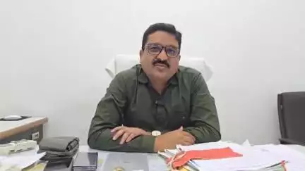 ભરૂચ: શહેરની કલેકટર કચેરી પાસે મુખ્ય માર્ગ ઉપર ટ્રકનું ટાયર રોડમાં ગરકાવ થવા મામલે પાલિકાના મુખ્ય અધિકારીએ પ્રતિક્રિયા આપી