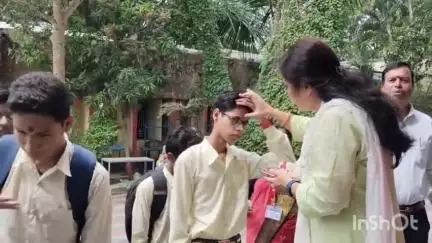 उज्जैन शहर: उत्कृष्ट स्कूल में पहले दिन छात्रों का तिलक लगाकर स्वागत किया गया