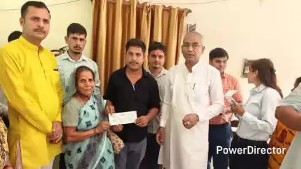 लालकुऑ: लालकुआ तहसील में आर्थिक सहायता के चेक वितरित किए, विधायक बिष्ट ने जनसमस्याओं को सुना