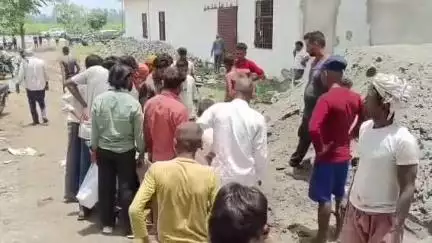 मुरादाबाद: मुंडापांडे थाना इलाके में हाईटेंशन लाइन की चपेट में आने से एक व्यक्ति की हुई मौत