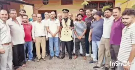 इंदौरा: सेना में लेफ्टिनेंट बने कंदरोड़ी के पुनीत गुलेरिया का क्षेत्र में पहुंचने पर जोरदार स्वागत हुआ, BDC भी हुए शामिल