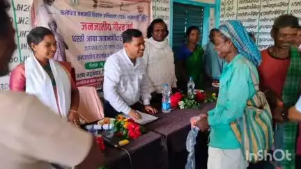महुआडांड़: धरती आबा जनजाति ग्राम उत्कर्ष अभियान के तहत सोमवार शाम 4 बजे ओरसापाठ पंचायत भवन में लगा शिविर
