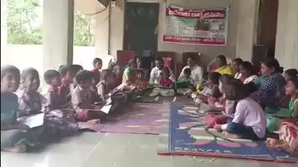 ధర్మారం: శాయంపేట గ్రామంలోని ప్రభుత్వ ప్రాథమిక పాఠశాలలో సామూహిక అక్షరాభ్యాస కార్యక్రమం