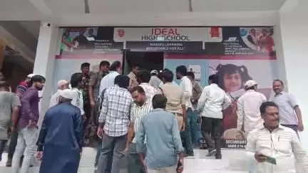 పెద్దపల్లి: అనుమతి లేని పాఠశాలకు నోటీస్ అంటించిన విద్యాశాఖ అధికారులు రేపు సీజ్ చేసే అవకాశం