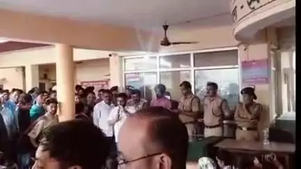 धारचूला: कमलेश हत्याकांड के आरोपियों की गिरफ्तारी न होने से नाराज विभिन्न संगठनों ने बाजार बंद कर किया प्रदर्शन