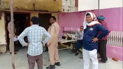 बरेली: बिथरी चैनपुर क्षेत्र के नवादिया झादा के चौराहे के पास तेज रफ्तार कैंटर ने कार में मारी टक्कर, कार सवार एक की हुई मौत