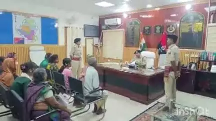 शिवहर: एसपी के जनता दरबार में उमड़ी भीड़, 40 लोगों की समस्या का समाधान किया, लड़की अपहरण का मामला सबसे ज़्यादा