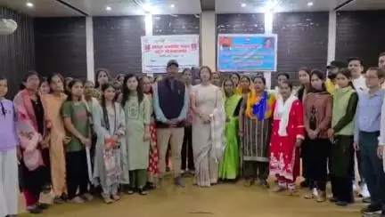 लोहाघाट: राज्य उद्यमिता परिषद की अध्यक्ष रेनू अधिकारी के लोहाघाट पहुंचने पर भाजपा कार्यकर्ताओं ने किया उनका स्वागत
