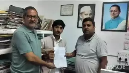भटवाड़ी: जय मॉ सेवाकार समिति ने प्रभागीय वनाधिकारी को ज्ञापन सौंपकर भालू के आतंक से निजात दिलाने की मांग की