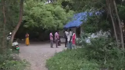 போச்சம்பள்ளி: கீழ்மைலம்பட்டி பகுதியில் 9ஆண்டுகளாக ஊரைவிட்டு ஒதுக்கி வைத்த காரணத்தால் தனிமைப்படுத்தப்பட்ட குடும்பம் அடிப்படை வசதிகள் இல்லாமல் அவதி