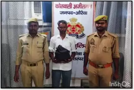 अजीतमल: कोतवाली क्षेत्र के चपटा मोड से 17 क्वार्टर देशी शराब ले जा रहे युवक को पुलिस ने दबोचा, न्यायालय के समक्ष किया पेश