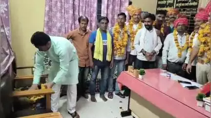 सारंगपुर: भैंसवा मंदिर की दानपेटी चुराने वाले अंतरराज्यीय गिरोह को पुलिस ने पकड़ा, ग्रामीणों ने फूलमाला से स्वागत किया