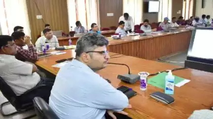 चमोली: त्रिस्तरीय पंचायत चुनावों की तैयारी को लेकर डीईओ ने अधिकारियों की बैठक की, समय पर व्यवस्थाएं दूरस्थ करने के दिए निर्देश