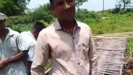 নাৰায়ণপুৰ: দ্ৰোৰপাং গৰুবন্ধা পঞ্চায়তৰ বিষ্ণুপুৰ গাঁৱত বিধস্ত পথ আৰু জৰাজীৰ্ণ বাহৰ দলঙে সমস্যাত পেলাইছে ৰাইজক #jansamasya