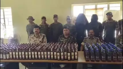 गिरिडीह: तिसरी थाना पुलिस ने अवैध शराब कारोबार में शामिल दो लोगों को गिरफ्तार कर कोर्ट में पेश किया, भेजा जेल