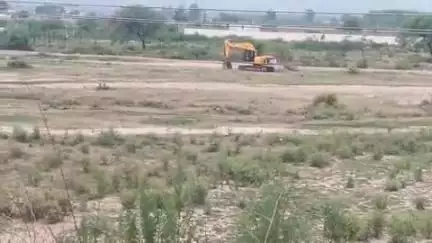 ऊना: संतोषगढ़ में अवैध खनन पर पुलिस ने की कार्रवाई, दो टिप्पर और एक पोकलेन किया ज़ब्त