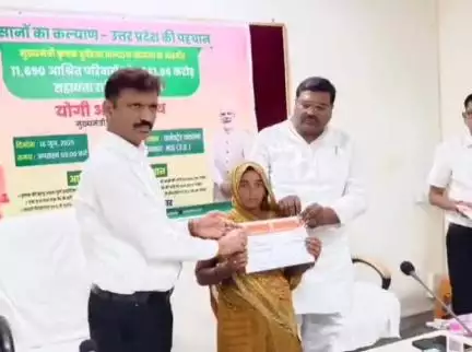 मऊ: कलेक्ट्रेट में विधायक मधुबन और डीएम की उपस्थिति में मुख्यमंत्री जी के कार्यक्रम का किया गया लाइव प्रसारण