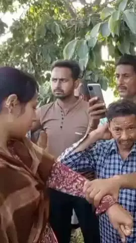 मवाना: पेटीएम करने का विरोध करने पर पति ने पत्नी के साथ की मारपीट, गुस्से में पत्नी नहर में कूदने पहुंची, लोगों ने बचाया