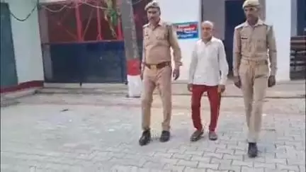 पटियाली: हत्या के मामले में वारंटी अभियुक्त को गंजडुंडवारा कोतवाली पुलिस ने किया गिरफ्तार, जिला न्यायालय में पेश किया