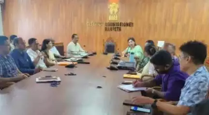 বৰপেটা: জিলা আয়ুক্ত কাৰ্যালয়ৰ সভাকক্ষত ধৰতি আবা জনজাতি গ্ৰাম উৎকৰ্ষ যোজনা আঁচনি সন্দৰ্ভত অতিৰিক্ত জিলা আয়ুক্তৰ সভাপতিত্বত সভা