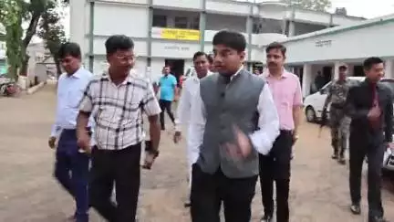 दुमका: DC अभिजीत सिन्हा ने +2 नेशनल उच्च विद्यालय का निरीक्षण किया