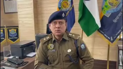 नाहन: पुलिस टीम ने मोगीनंद के नजदीक दो व्यक्तियों से चिट्टा किया बरामद