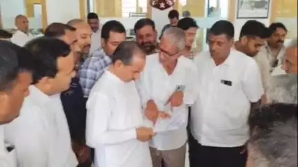 पाली: टैगोर नगर पहुंचे लोगों ने बिजली की अघोषित कटौती के समाधान को लेकर प्रदेश भाजपा अध्यक्ष को अवगत कराया, समाधान की मांग की