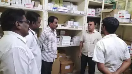 జమ్మికుంట: మండలంలోని వావిలాల ప్రాథమిక ఆరోగ్య కేంద్రాన్ని ఆకస్మికంగా తనిఖీ చేసిన డిప్యూటీ DM&HO డాక్టర్ చందు