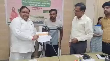 शाहजहांपुर: कलेक्ट्रेट में मुख्यमंत्री कृषक दुर्घटना कल्याण योजना के तहत 159 आश्रित परिवारों को ₹5,87,50000 की सहायता दी गई