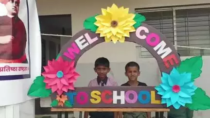 दिंडोरी: वनी येथे पहिलीच्या वर्गात प्रवेश घेतलेल्या विद्यार्थ्यांचे सरस्वती विद्यामंदिर व के आर टी हायस्कूल येथे स्वागत