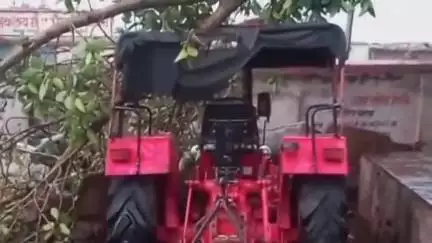 हटा: घोग्हरा में तूफान से तबाही, घरों और वाहनों पर गिरे पेड़, वीडियो आया सामने