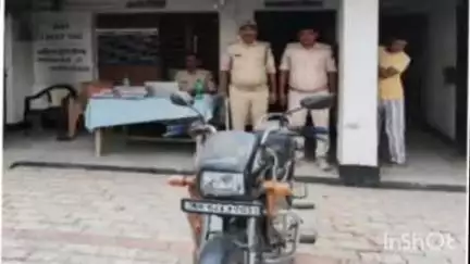मढ़ौरा: रसूलपुर से चोरी हुई मोटरसाइकिल पुलिस ने बरामद की