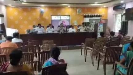 পাড়া: পাড়া ব্লক চাইল্ড প্রোটেকশন ইউনিটের এক আলোচনা সভা অনুষ্ঠিত হলো পাড়া ব্লকে, উপস্থিত BDO, পঞ্চায়েত সমিতির সভাপতি