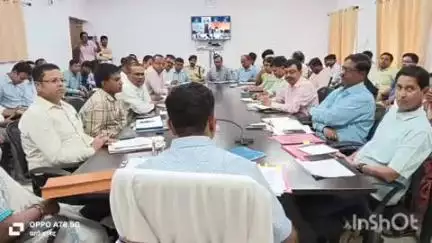 बांका: जिला बाल कल्याण एवं संरक्षण समिति की समाहरणालय में डीएम की अध्यक्षता में बैठक हुई