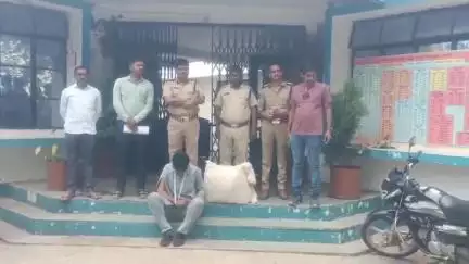 सतवास: सतवास में 10 किलो गांजे के साथ एक आरोपी गिरफ्तार, दूसरा फरार