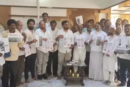 పుంగనూరు: చంద్రబాబు అంటే మోసం. జగన్ అంటే నమ్మకం పోస్టర్ ను. ఆవిష్కరించిన వైకాపా నాయకులు.