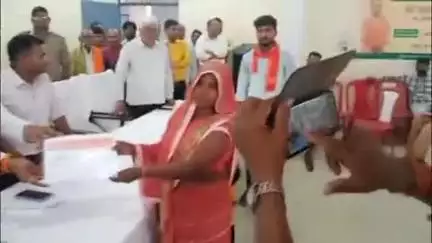 मिल्कीपुर: विधायक ने मिल्कीपुर में मुख्यमंत्री कृषक दुर्घटना बीमा के 42 लाभार्थियों को सहायता राशि का चेक दिया