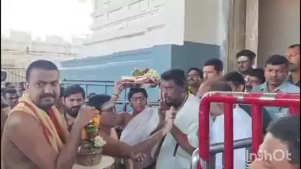 వేములవాడ: రాజన్నను దర్శించుకుని ప్రత్యేక పూజలు నిర్వహించిన మంత్రి ఆడ్లూరి లక్ష్మణ్ కుమార్