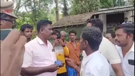 கல்வராயன் மலை: தொரடிப்பட்டு கிராமத்தில் டாஸ்மார்க் கடை அமைப்பதற்கு " நோ " சொல்லி மறியலில் குதித்த பொதுமக்கள்