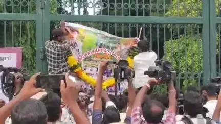 எழும்பூர்: பச்சையப்பன் கல்லூரி திறந்த முதல் நாளிலே அலப்பறை செய்த மாணவர்கள் - கடுப்பாகி காவல்துறை எடுத்த முக்கிய முடிவு