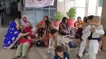 फर्रुखाबाद: ककरापुर में संदिग्ध परिस्थितियों में आग से झुलसे युवक की इलाज के दौरान हुई मौत, पत्नी ने लगाए गंभीर आरोप
