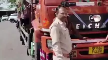 खातेगांव: पुरानी अनुज्ञा पत्र से परिवहन करने पर खातेगांव मंडी की बड़ी कार्रवाई