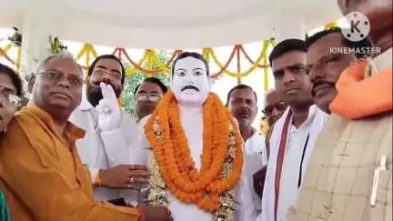 चैनपुर: चैनपुर प्रखंड के एक गांव में स्वर्गीय अनिल कुमार चौरसिया की 13वीं पुण्यतिथि मनाई गई