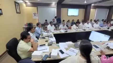 विदिशा नगर: कलेक्टर कार्यालय के बेतवा सभागार में टीएल बैठक का हुआ आयोजन, कलेक्टर ने दिए आवश्यक दिशा निर्देश