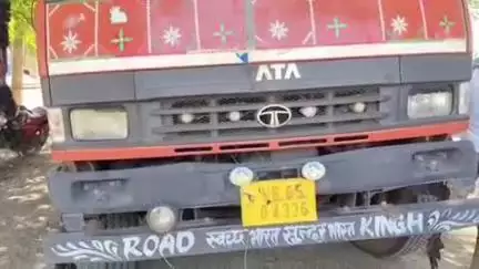 महेशपुर: महेशपुर-गुम्मामोड मार्ग पर तेज रफ्तार ट्रक ने की 3 दुर्घटनाएं, चालक की पिटाई, पुलिस ने लिया हिरासत में