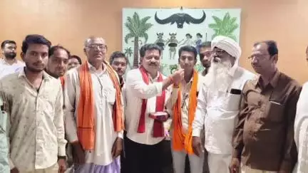 कवर्धा: ग्राम गधहाभाटा का नाम बदलकर सोनपुर किए जाने पर ग्रामीणों ने उपमुख्यमंत्री विजय शर्मा से मुलाकात कर जताया आभार